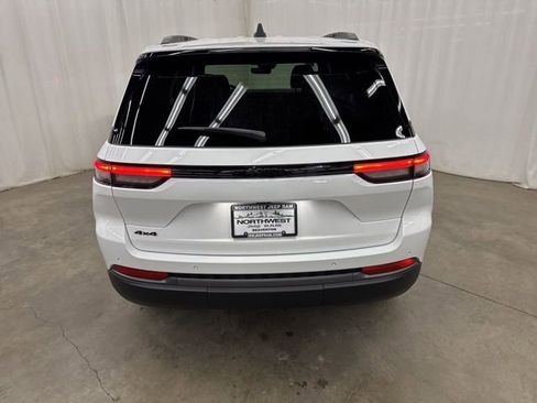 New 2026 Jeep Grand Cherokee Altitude image 26