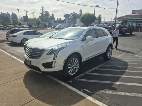 Used 2017 Cadillac XT5 Platinum w/ Driver Assist Package AWD/4WD image 1