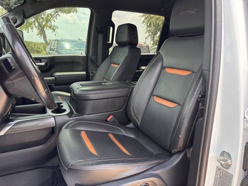 Used 2020 GMC Sierra 2500 AT4 w/ Technology Package AWD/4WD image 11