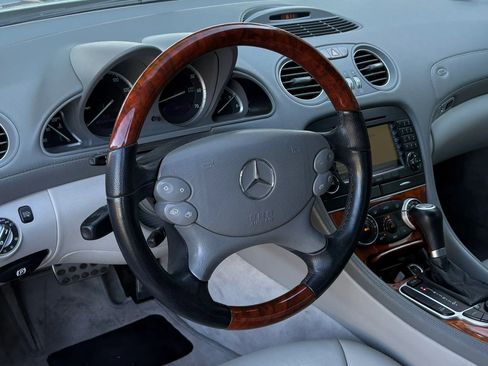 Used 2005 Mercedes-Benz SL 500 image 11