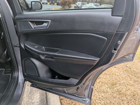 Used 2024 Ford Edge SE w/ Black Appearance Package image 30