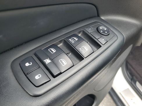 Used 2019 Jeep Grand Cherokee Limited w/ Trailer Tow Group IV image 11