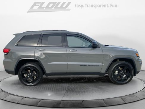 Used 2020 Jeep Grand Cherokee Laredo image 9