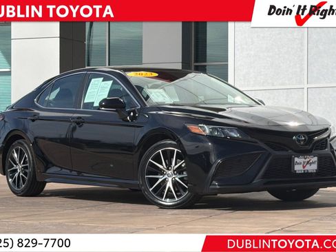 Certified 2023 Toyota Camry SE image 1