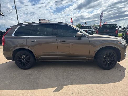 Used 2017 Volvo XC90 T6 Momentum w/ Vision Package AWD/4WD image 4