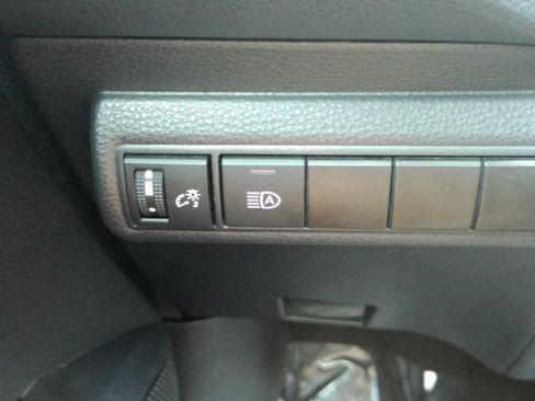 Used 2025 Toyota Corolla LE FWD image 33