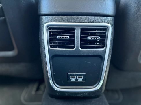 Used 2019 Chrysler 300 Touring RWD image 17