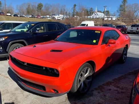 Used 2016 Dodge Challenger SXT Plus image 9