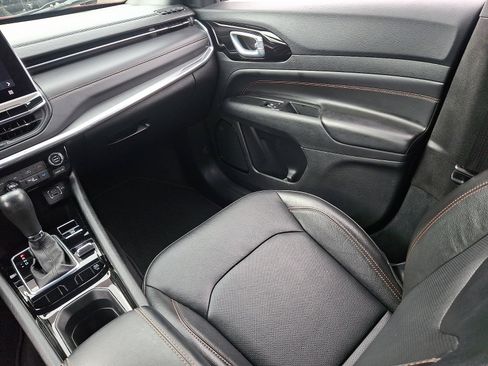 Used 2022 Jeep Compass Limited image 15