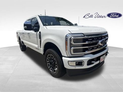 Used 2023 Ford F250 Platinum AWD/4WD image 2