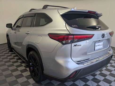 Used 2021 Toyota Highlander XLE FWD image 7