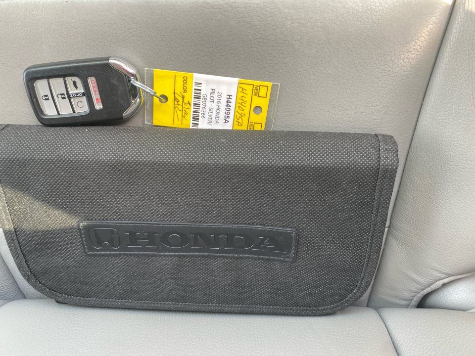 Used 2016 Honda Pilot Touring image 38