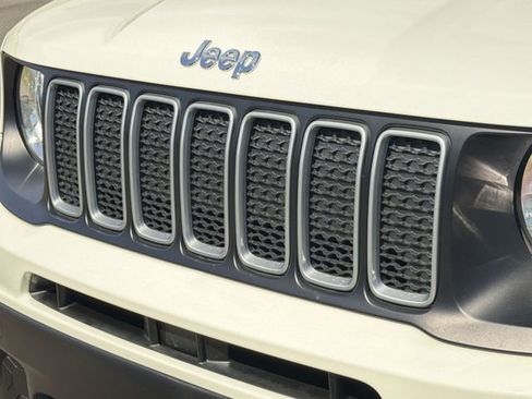 Used 2023 Jeep Renegade Latitude AWD/4WD image 17