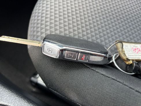 Used 2025 Kia Soul LX w/ LX Technology Package FWD image 21