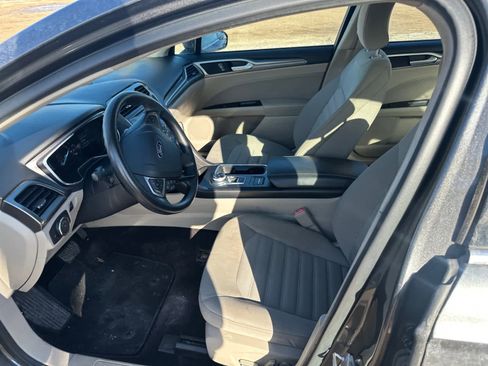 Certified 2017 Ford Fusion SE image 9