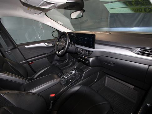 Used 2025 Ford Escape SE w/ PHEV Premium Package image 23