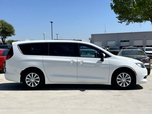 Used 2017 Chrysler Pacifica Touring w/ Tire & Wheel Group image 3