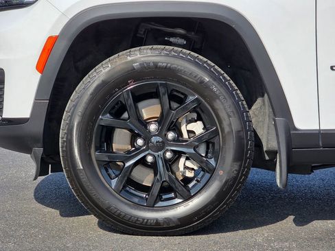 Used 2025 Jeep Grand Cherokee L Altitude image 9