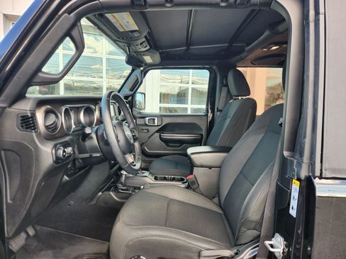 Used 2018 Jeep Wrangler Sport image 21