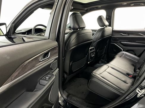 Used 2025 Jeep Grand Cherokee Limited w/ Black Appearance Package AWD/4WD image 46