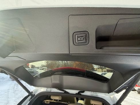 Used 2017 Cadillac XT5 Luxury image 29