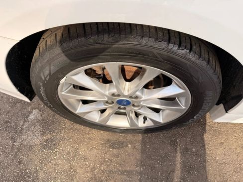 Used 2017 Ford Fusion SE w/ Fusion SE Technology Package image 42