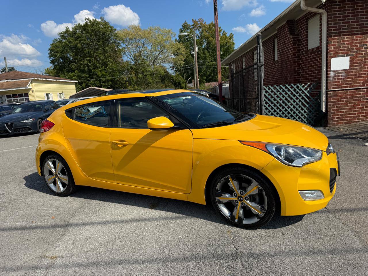 Used 2016 Hyundai Veloster w/ Option Group 03 FWD image 2