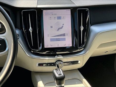 Used 2019 Volvo XC60 T5 Momentum w/ Premium Package AWD/4WD image 6