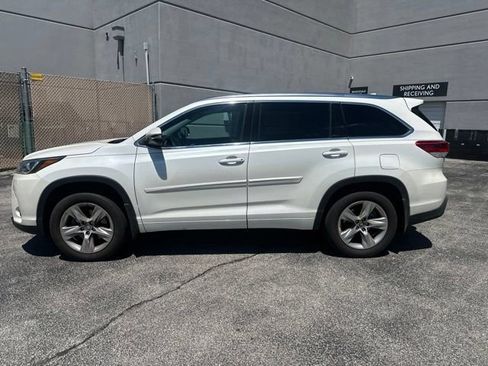 Used 2017 Toyota Highlander Limited AWD/4WD image 6