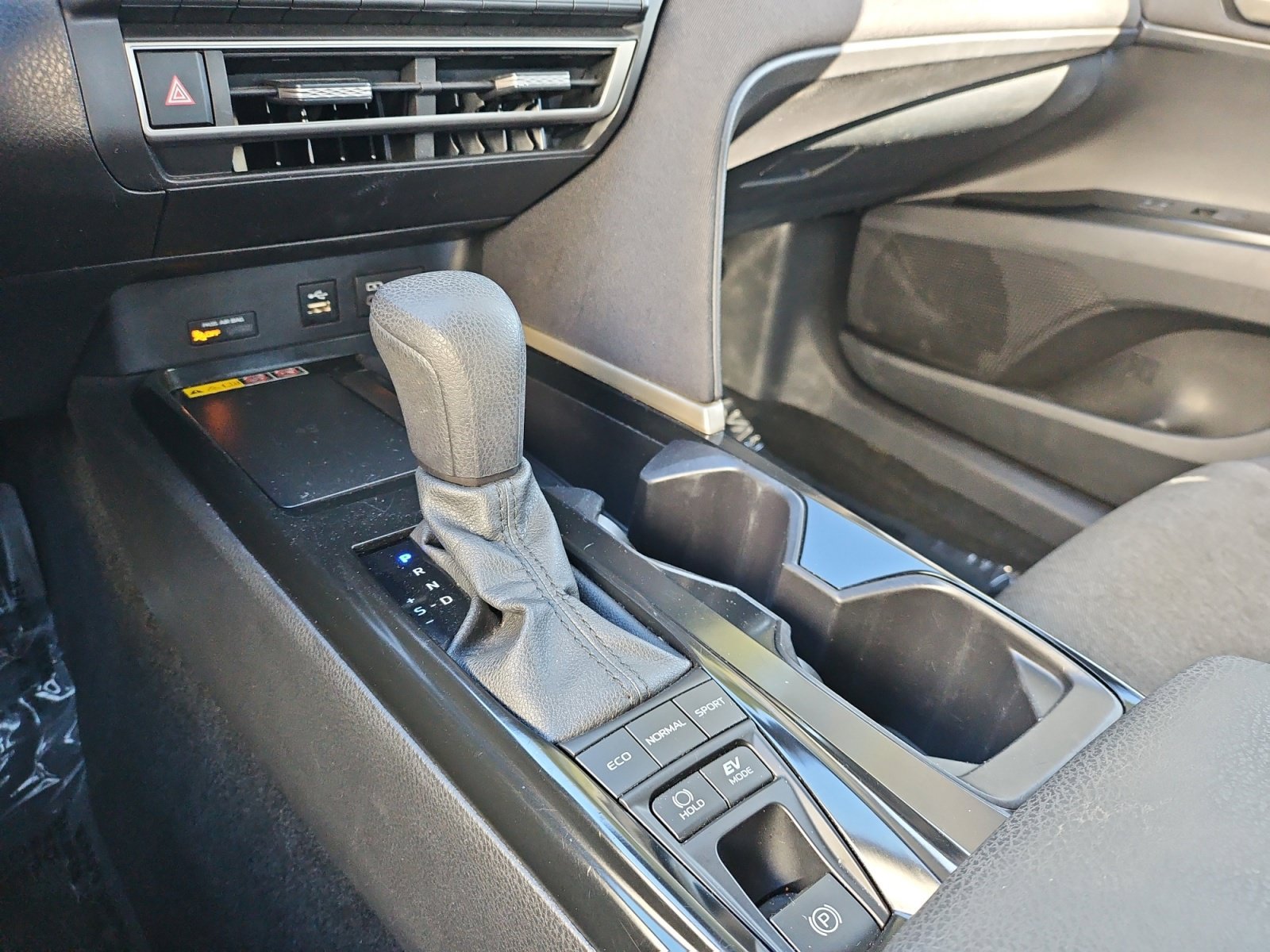 Used 2025 Toyota Camry LE FWD image 32