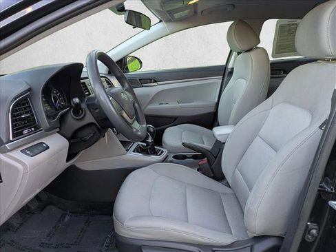 Used 2017 Hyundai Elantra SE image 14