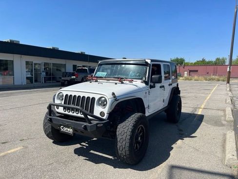Used 2012 Jeep Wrangler Unlimited Sahara w/ Connectivity Group AWD/4WD image 2