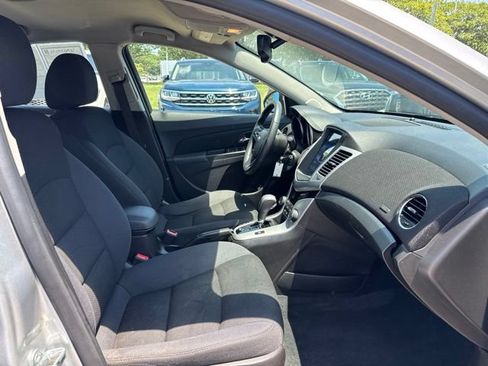 Used 2016 Chevrolet Cruze LT FWD image 13