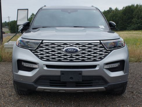 Used 2022 Ford Explorer Platinum w/ Equipment Group 601A AWD/4WD image 2