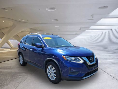 Used 2019 Nissan Rogue SV FWD image 1