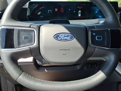 Used 2025 Ford Expedition Active AWD/4WD image 18