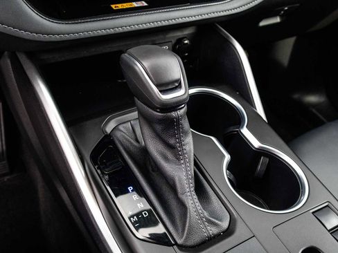 Used 2024 Toyota Highlander XLE image 33