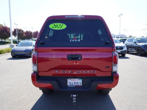 Used 2021 Toyota Tacoma TRD Sport w/ TRD Premium Sport Package AWD/4WD image 12