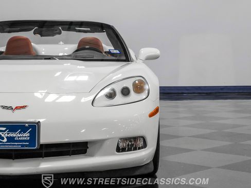 Used 2005 Chevrolet Corvette Convertible w/ Preferred Equipment Group RWD image 19