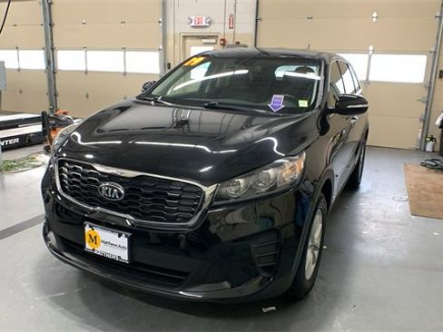 Used 2019 Kia Sorento LX image 2