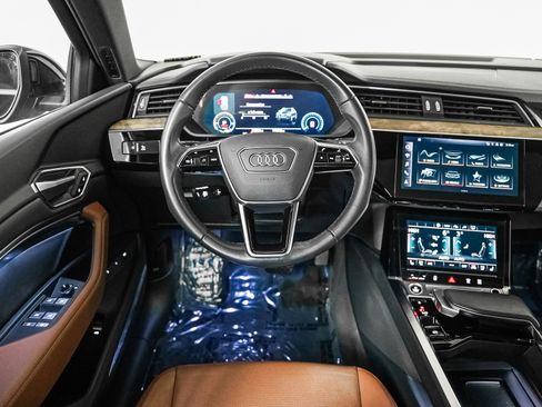 Used 2022 Audi e-tron Premium Plus w/ Premium Plus Package image 14