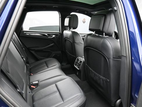 Certified 2025 Porsche Macan image 28