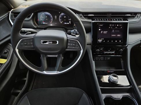 New 2025 Jeep Grand Cherokee L Altitude image 7