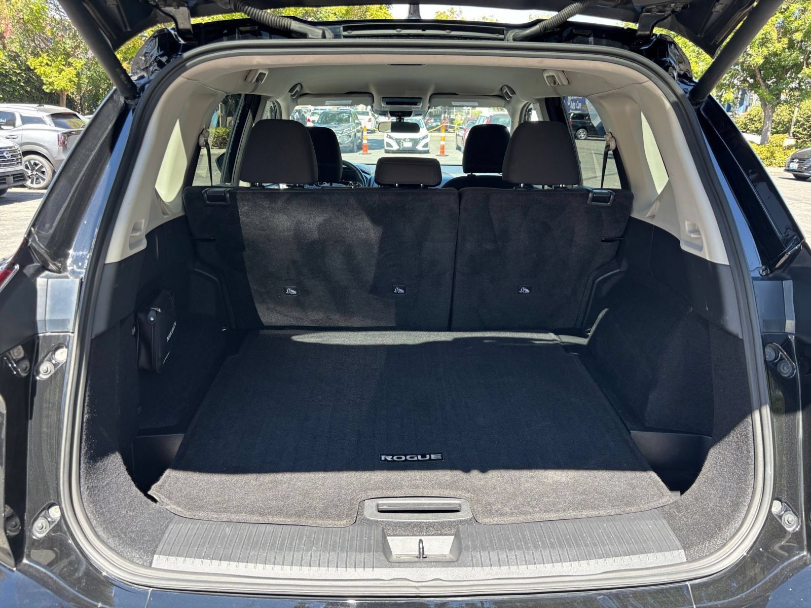 Used 2025 Nissan Rogue SV AWD/4WD image 32