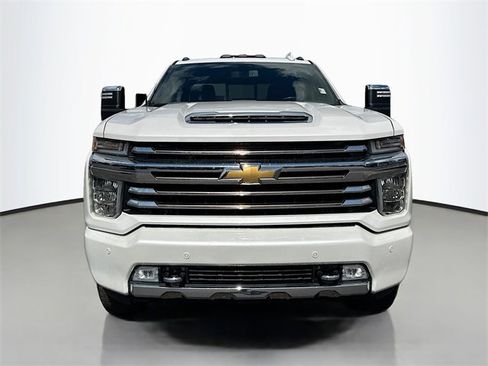 Used 2020 Chevrolet Silverado 2500 High Country image 3