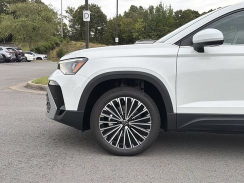 New 2026 Volkswagen Taos SE FWD image 9