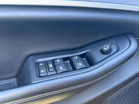 Used 2023 Jeep Grand Cherokee Limited w/ Luxury Tech Group II image 19