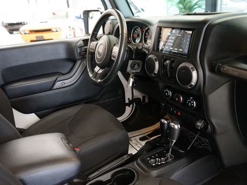 Used 2017 Jeep Wrangler Sport AWD/4WD image 8