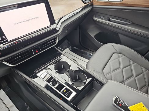 Used 2024 Volkswagen Atlas SE FWD image 28