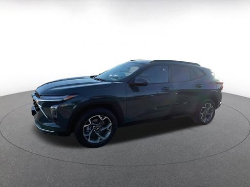 Used 2025 Chevrolet Trax LT image 8